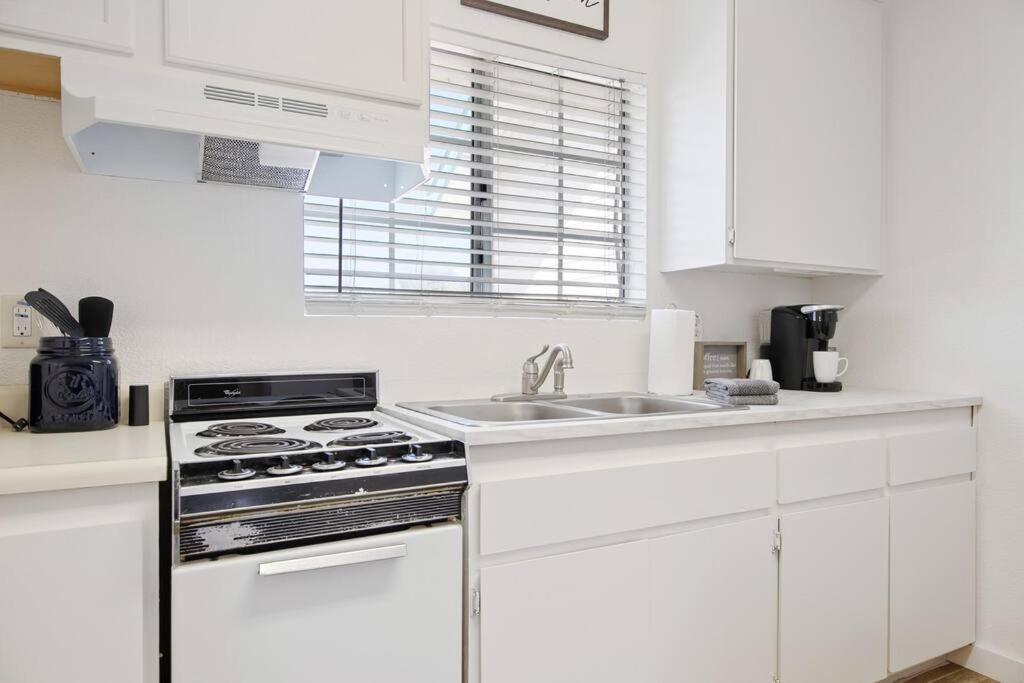 Couples Studio 1 W Full Kitchen Apartment Oakhurst Ngoại thất bức ảnh